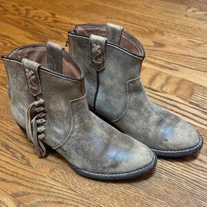 Very Volatile Lookout Fringe Western Booties